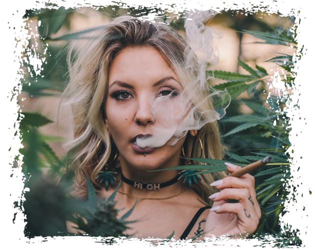 Grunged-Lady-Smoking